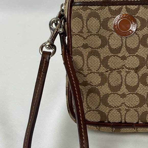 Coach wristlet - Picture 2 of 5